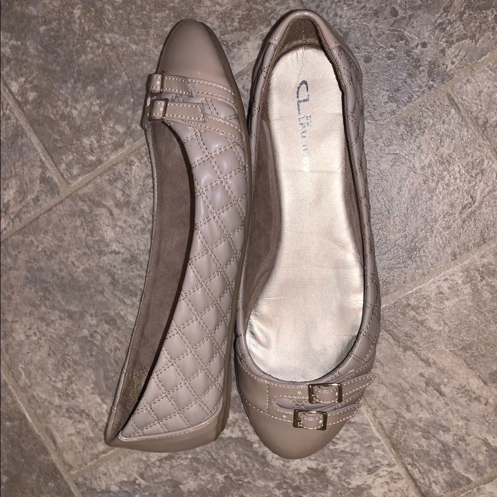 Women’s flats